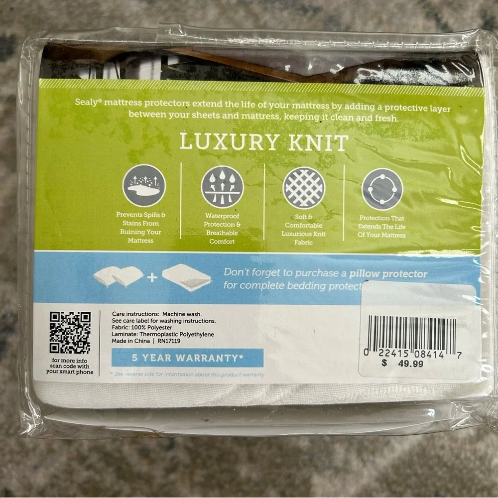 White Luxury Knit Queen Mattress Protector NWT